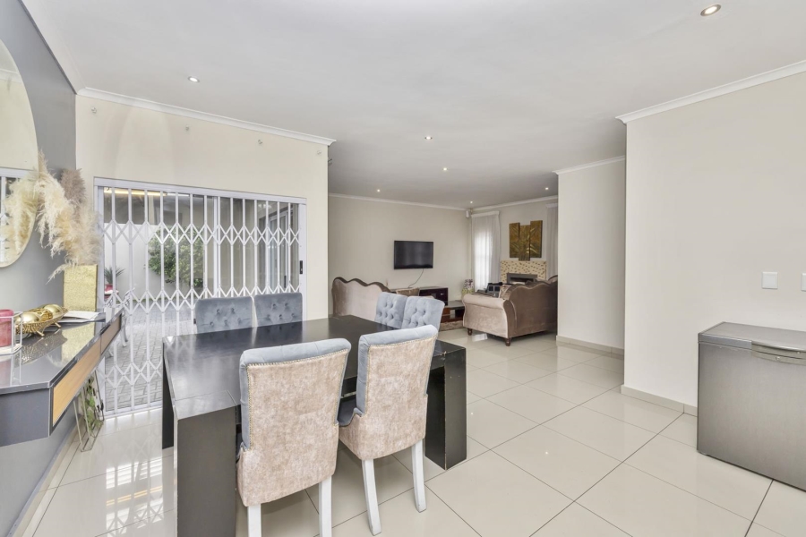 5 Bedroom Property for Sale in Parklands North Western Cape